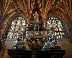 The complex also contains Wawel Cathedral which served as a place for Polish monarchs to crown and burying them after their death. It also contains th